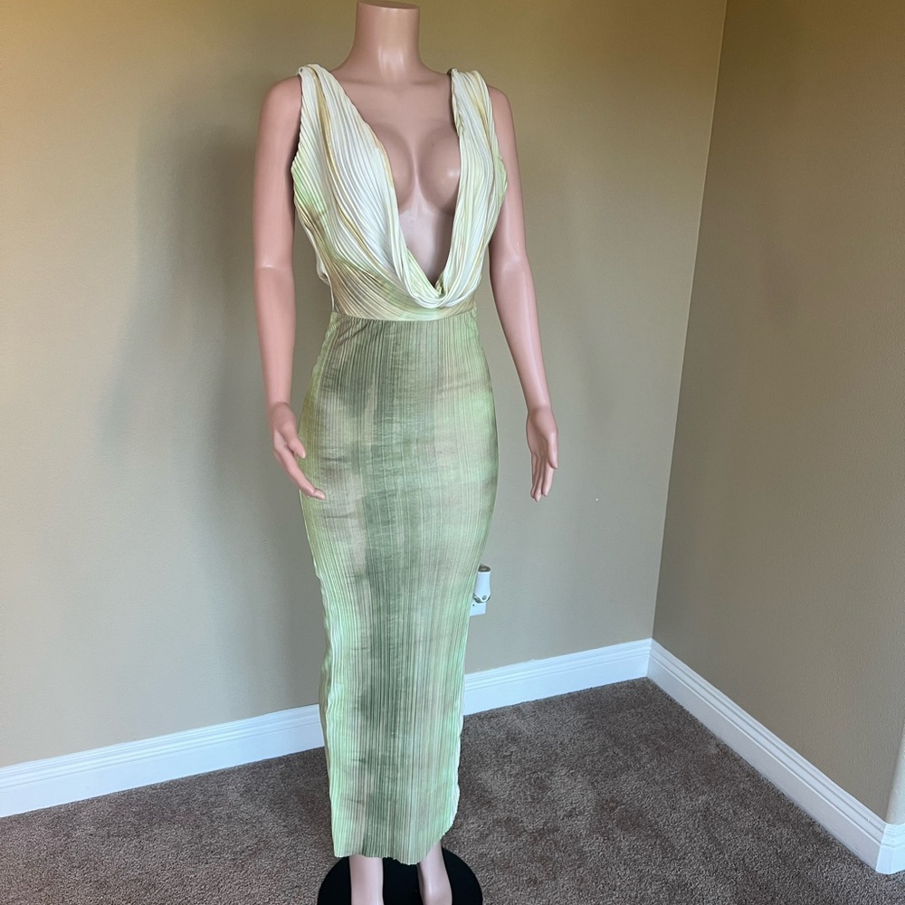 Chic Backless Green Dress. Size 4.